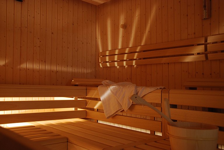 Hallenbad-Wellness-3.jpg